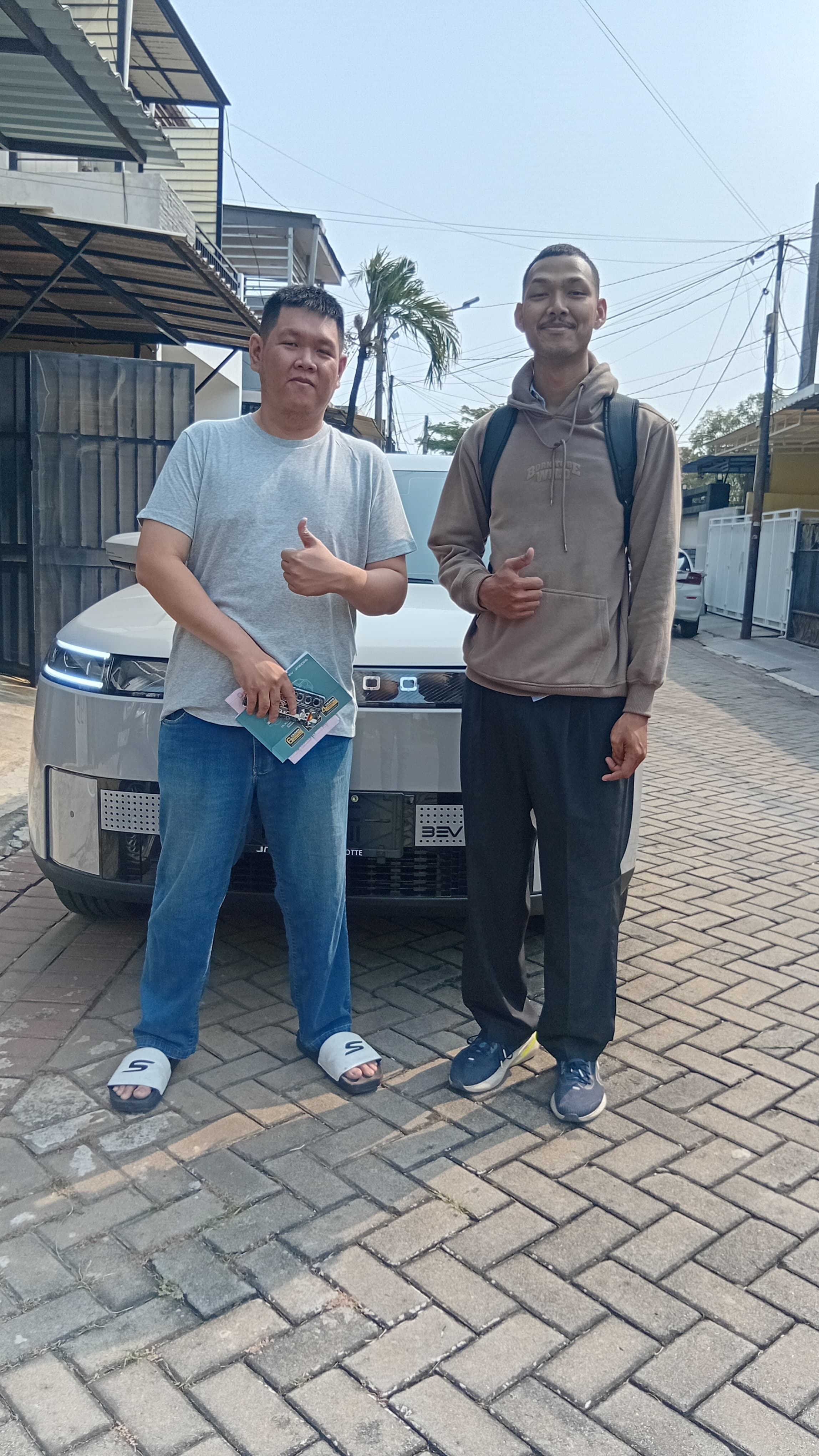 Serah terima unit JAECOO kepada Pak Irsan di Gading Serpong, Tangerang